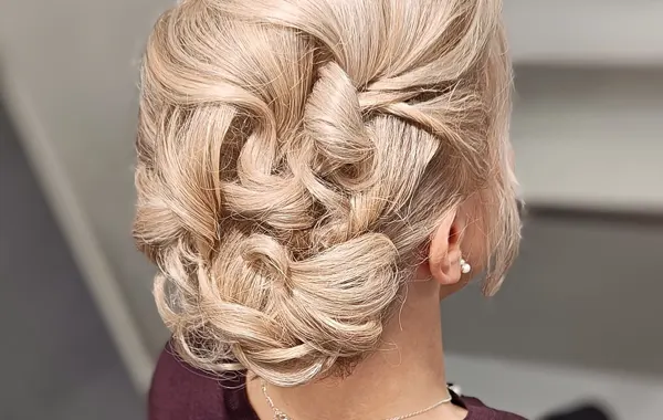 Kampaus arkeen ja juhlaan.