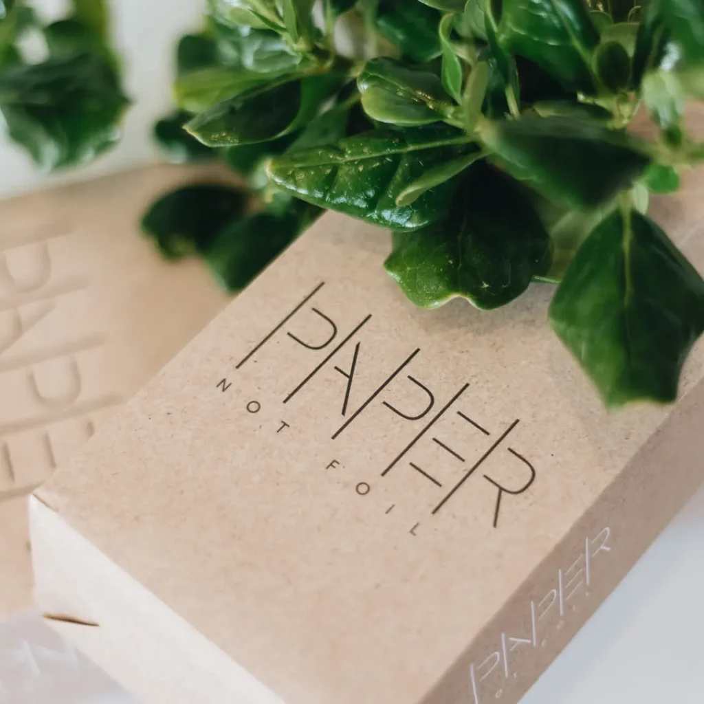 Paper not foil on kestovärjäyslappu, raitalappu, ei muovia.